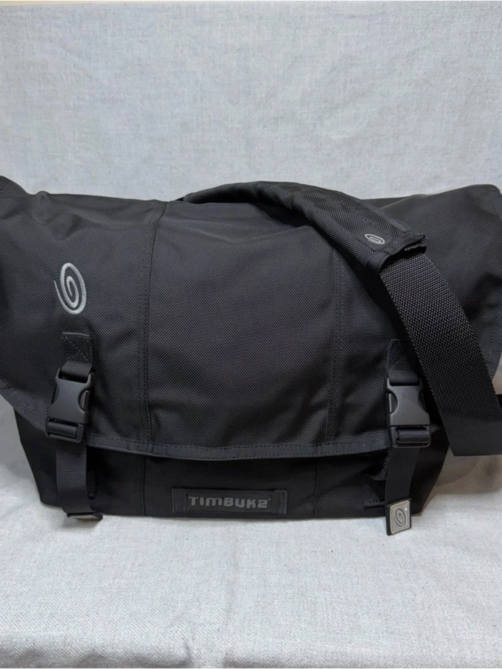 EUC Vintage Timbuk2 Black Nylon Messenger Bag with Adjustable Strap - M